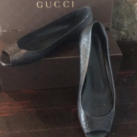 Gucci Black Embossed Peep-Toe Flats - Picture 1 of 6
